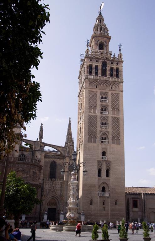 Apartamentos Alemanes Gradas Luxury Seville Luaran gambar